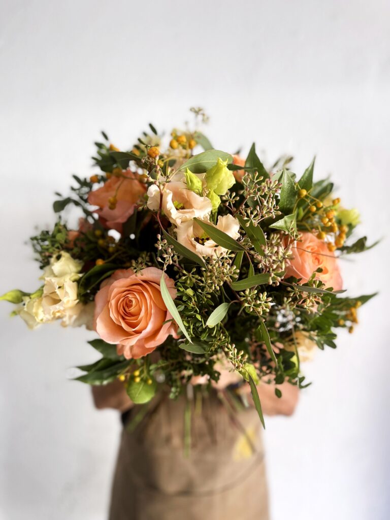 ramo rosas y lisianthus