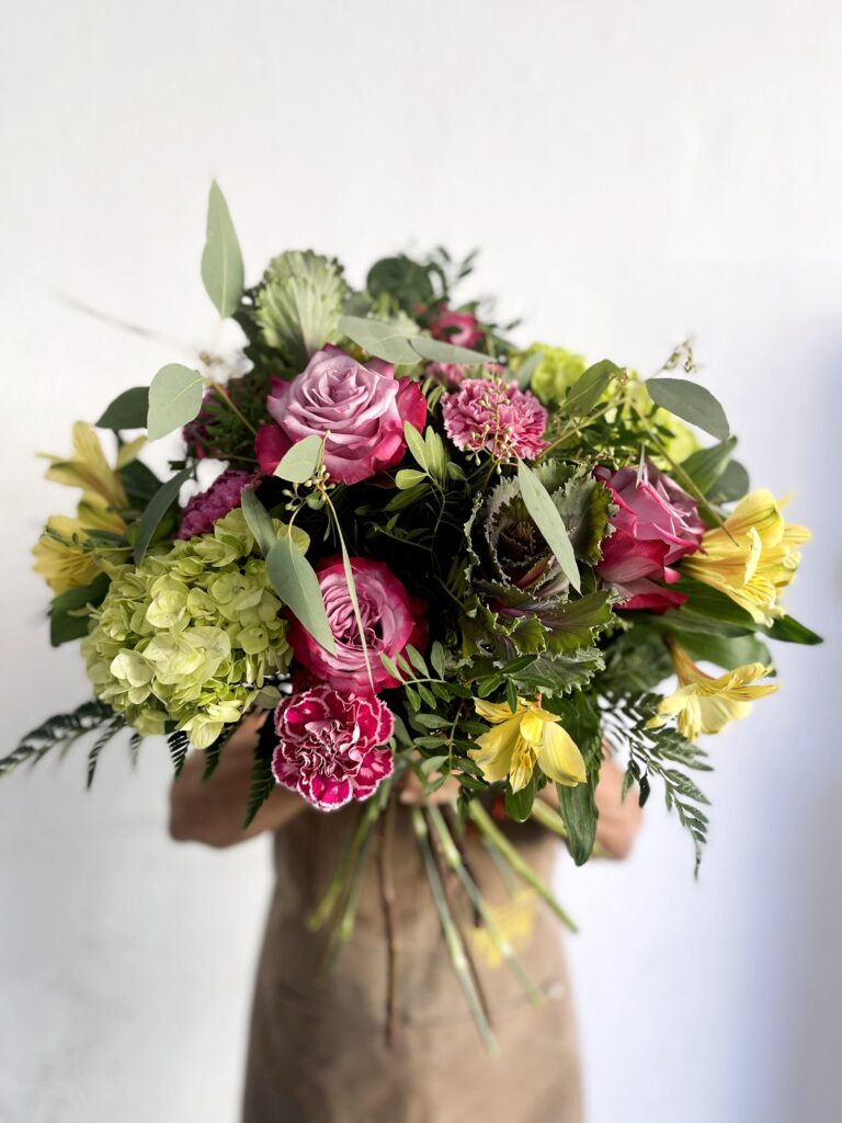 rosas hortensias y alstroemerias