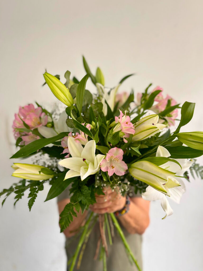 Liliums y alstroemerias